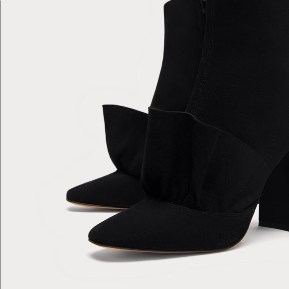 VERY TRENDYBlack real suede ankle boot with ruffle - Picture 3 of 5